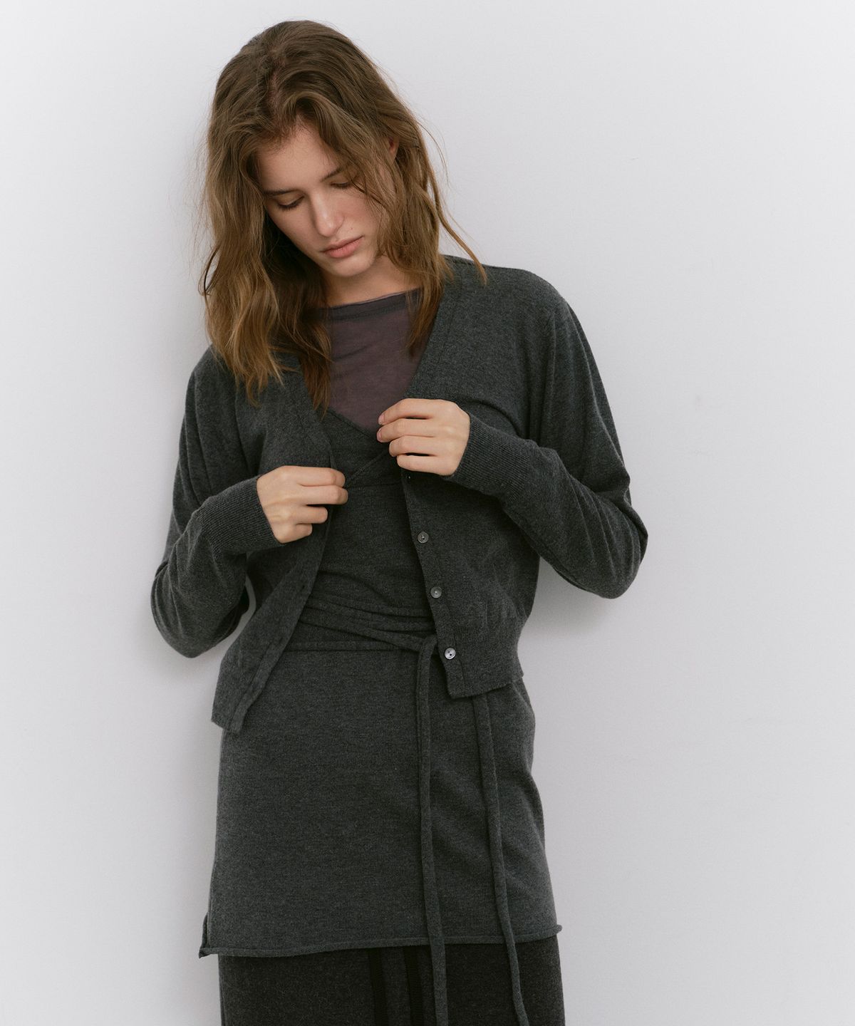 카셀(CACELE) RAW CUT STRAP DRESS, CHARCOAL