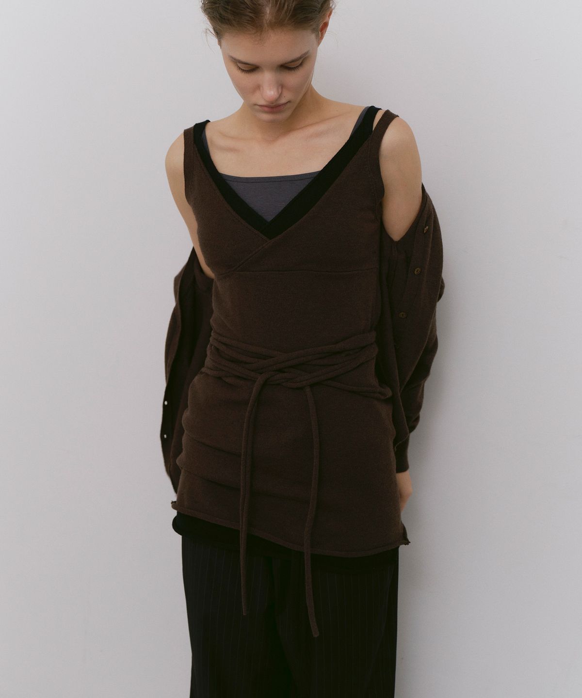 카셀(CACELE) RAW CUT STRAP DRESS, BROWN