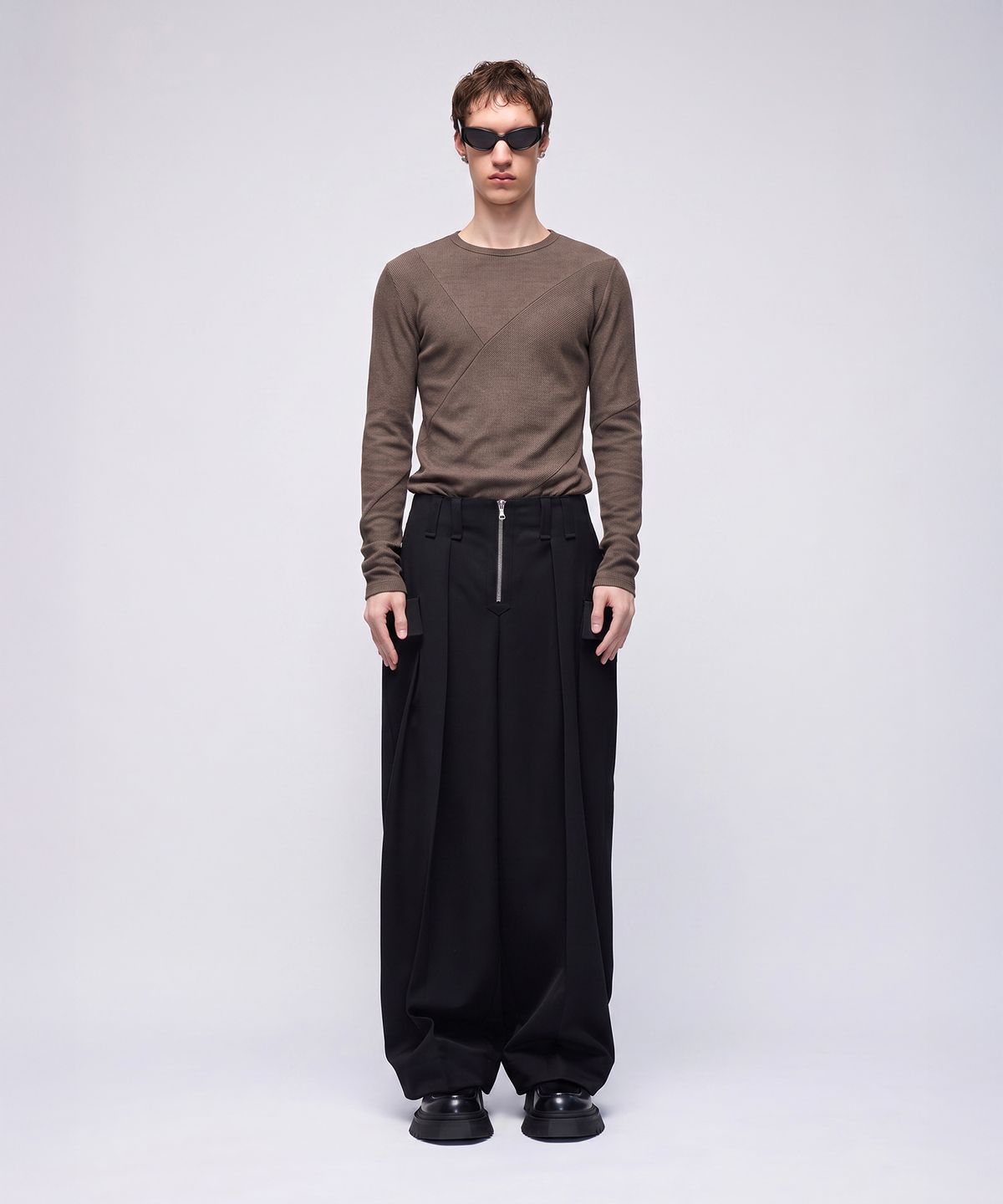 몰프(MORPH) Divided Multi-Asymmetric Ribbed Long Sleeve