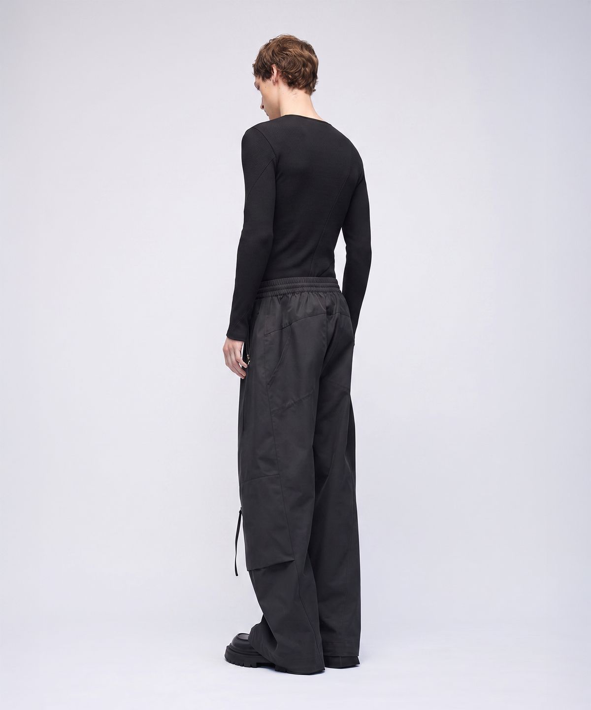 몰프(MORPH) Divided Multi-Asymmetric Ribbed Long Sleeve