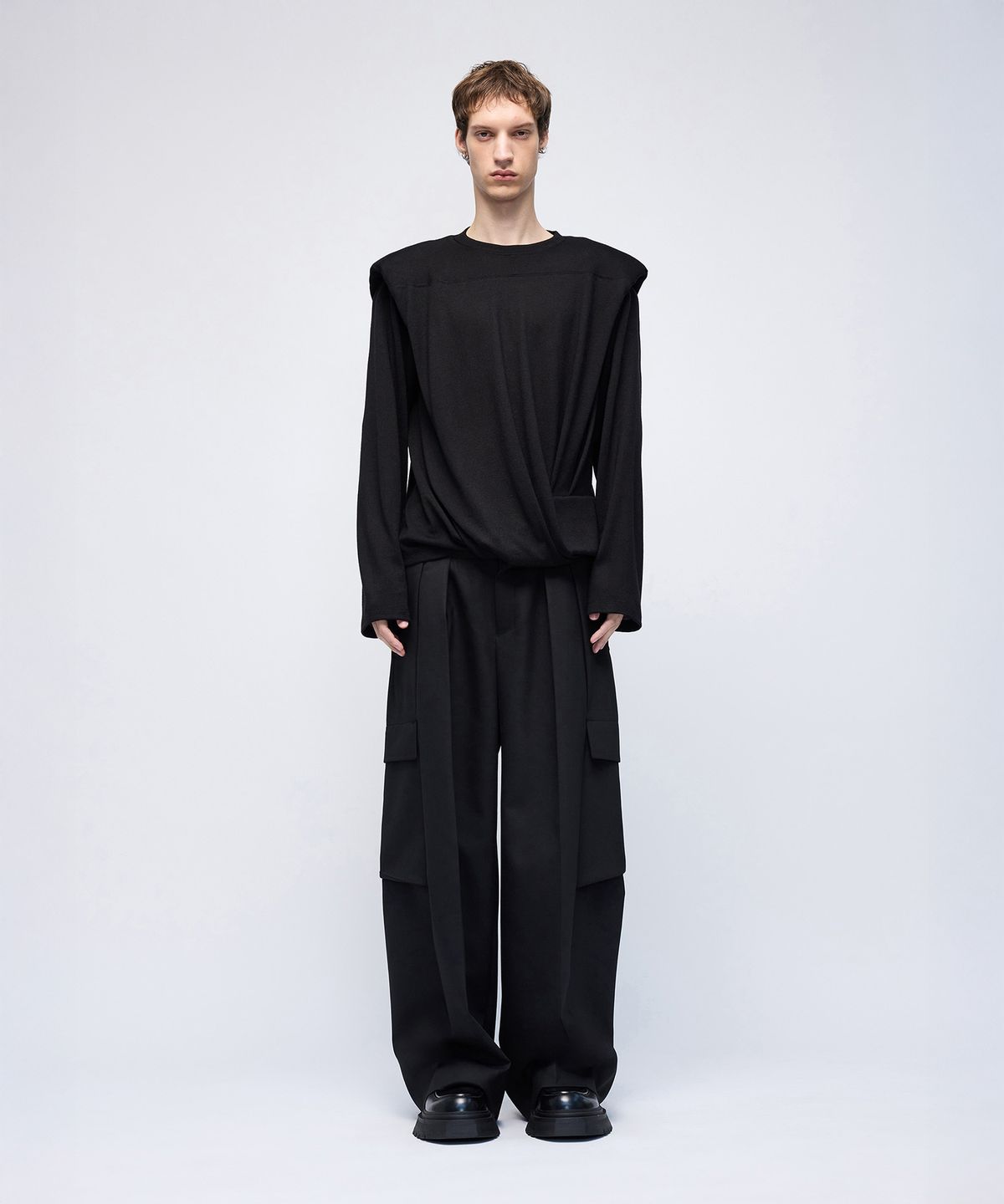 몰프(MORPH) Organism Wool Draped Shoulder Padded Long Sleeve