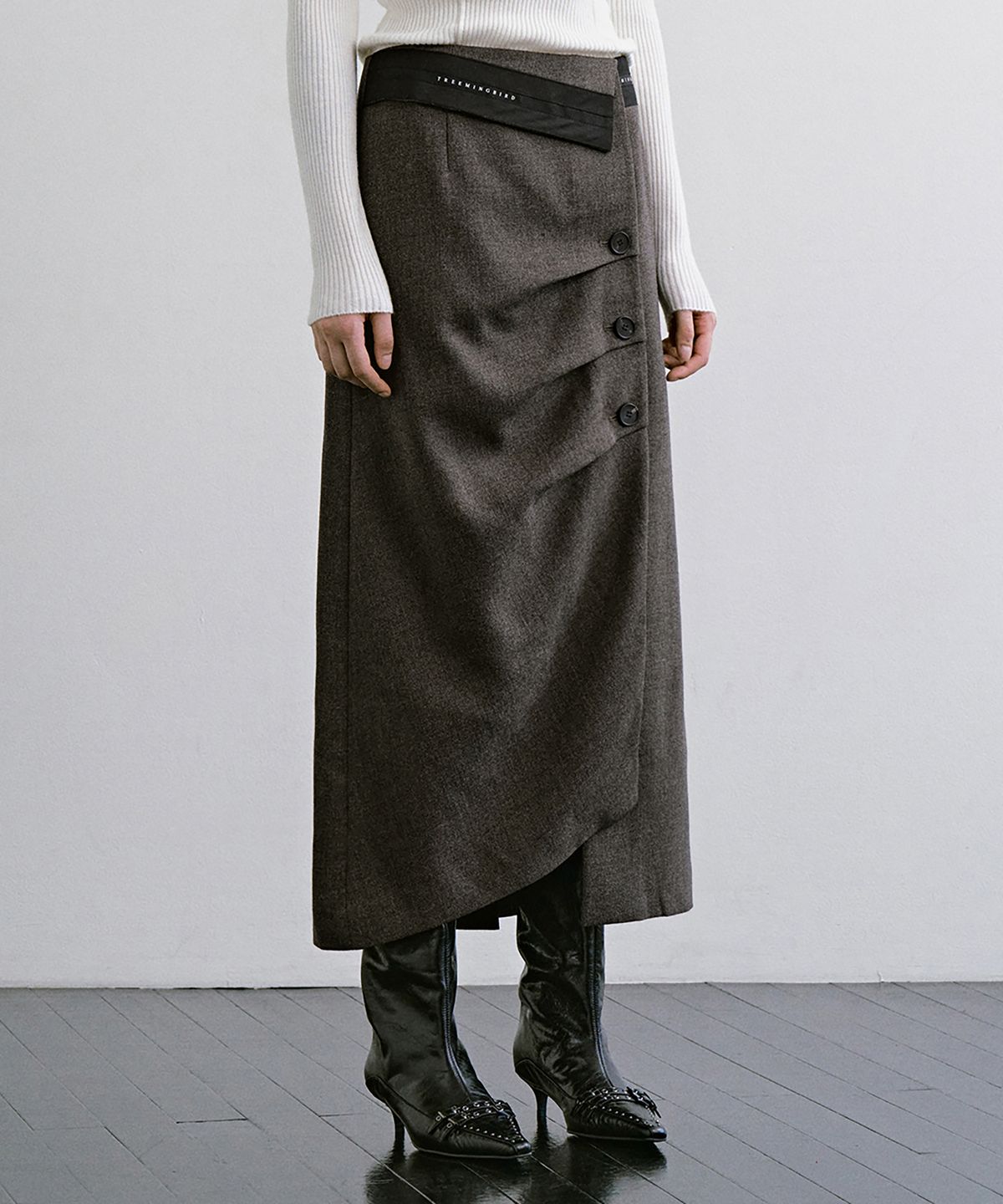 트리밍버드(TREEMINGBIRD) 3 Button H Line Long Skirt [ Brown ]