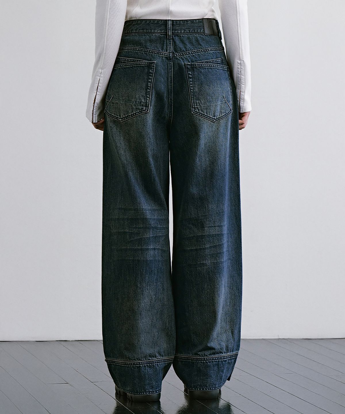 트리밍버드(TREEMINGBIRD) Darted Barrel Denim [ Navy ]