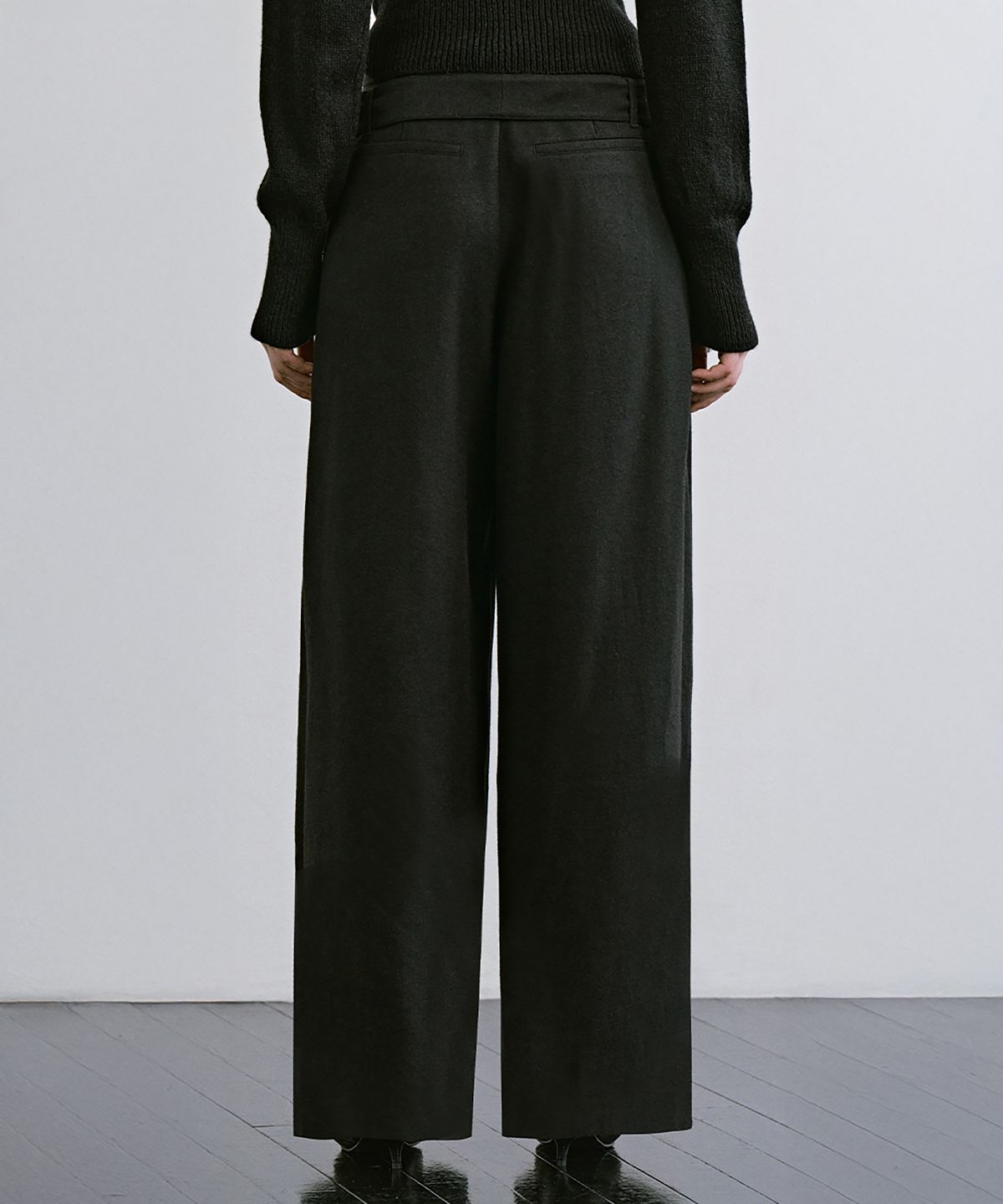 트리밍버드(TREEMINGBIRD) Detachable Belt Pleated Slacks [ Black ]