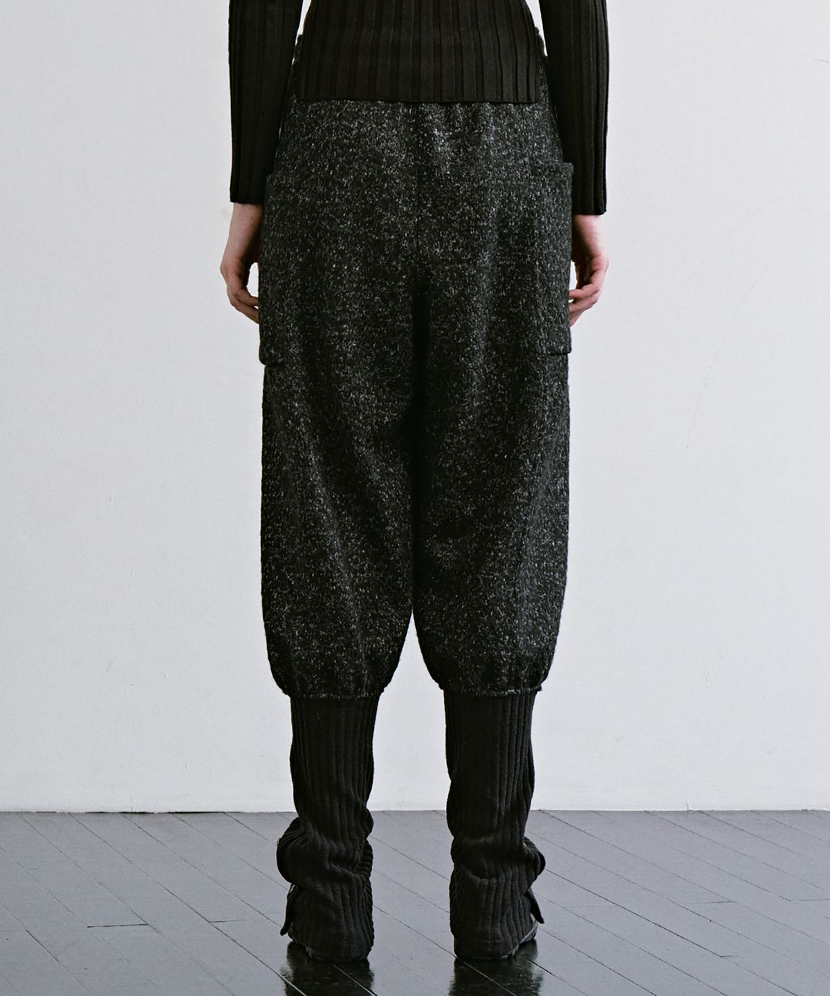 트리밍버드(TREEMINGBIRD) Knee-Sock Layered Set-up Pants [ Charcoal ]