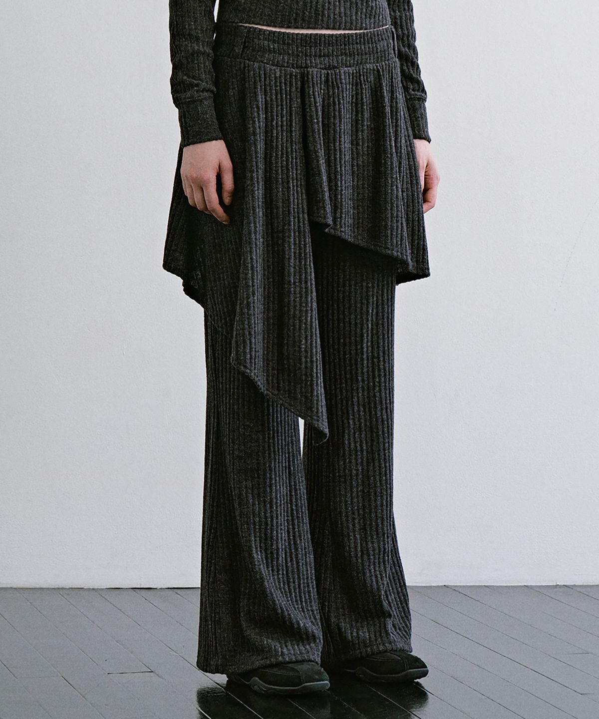 트리밍버드(TREEMINGBIRD) Hotfix Layered Set-up Pants [ Charcoal ]