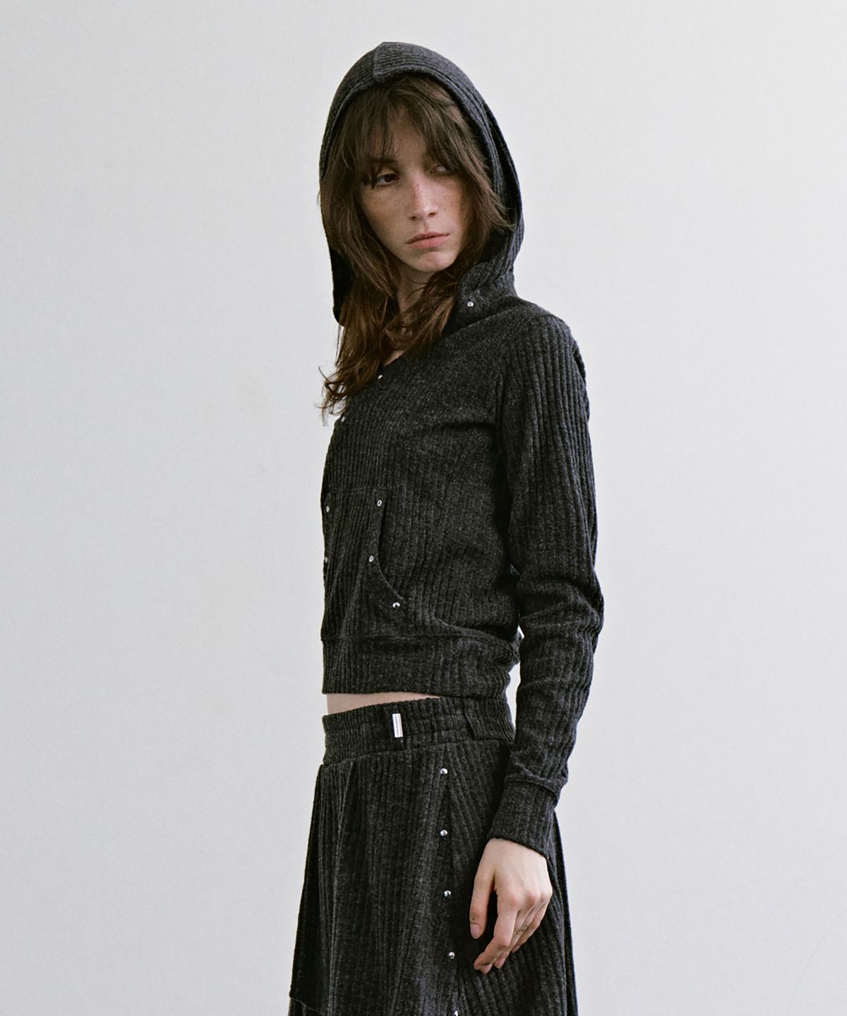 트리밍버드(TREEMINGBIRD) Hotfix Wrap Hoodie Set-up Top [ Charcoal ]