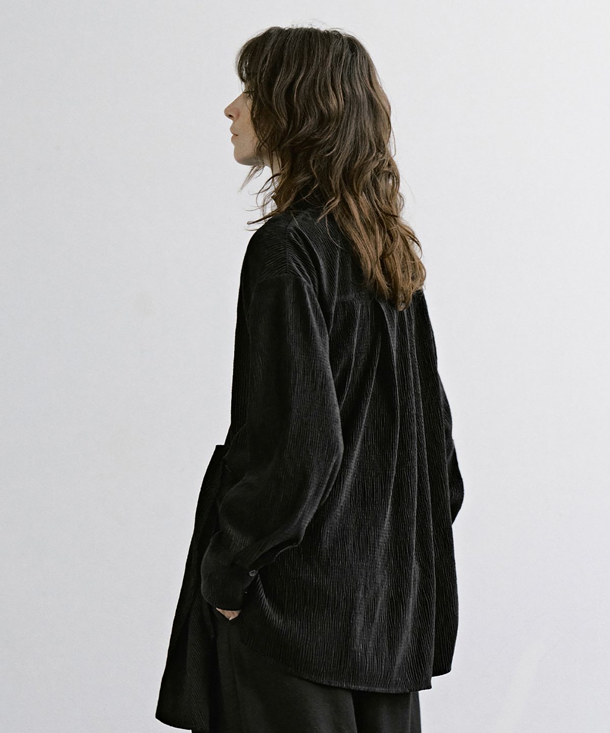 트리밍버드(TREEMINGBIRD) Crinkled Velvet Wrap Blouse [ Black ]