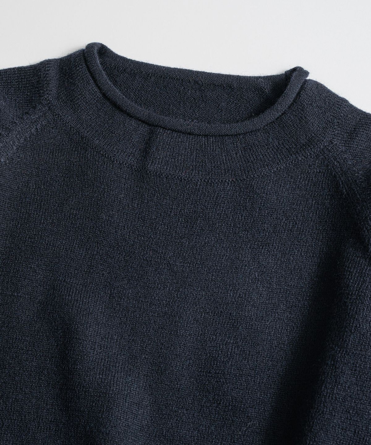 비헤비어(BEHEAVYER) DRY WOOL ROLL NECK L/S KNIT navy