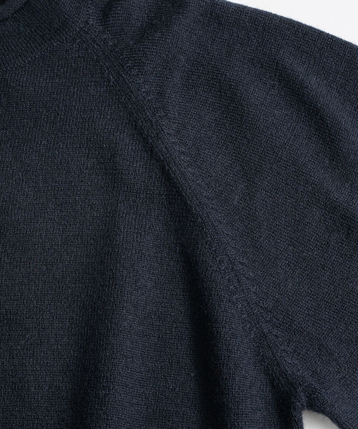 비헤비어(BEHEAVYER) DRY WOOL ROLL NECK L/S KNIT navy