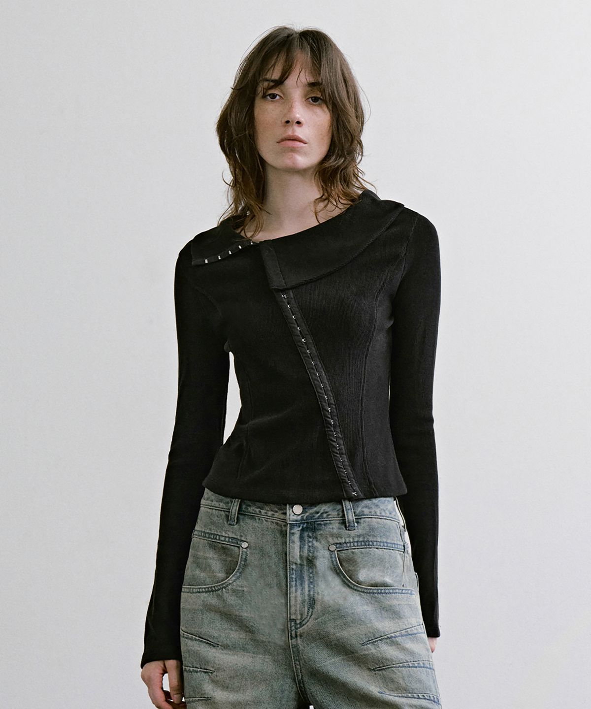 트리밍버드(TREEMINGBIRD) Asymmetric Hook Long Sleeve Top [ Black ]