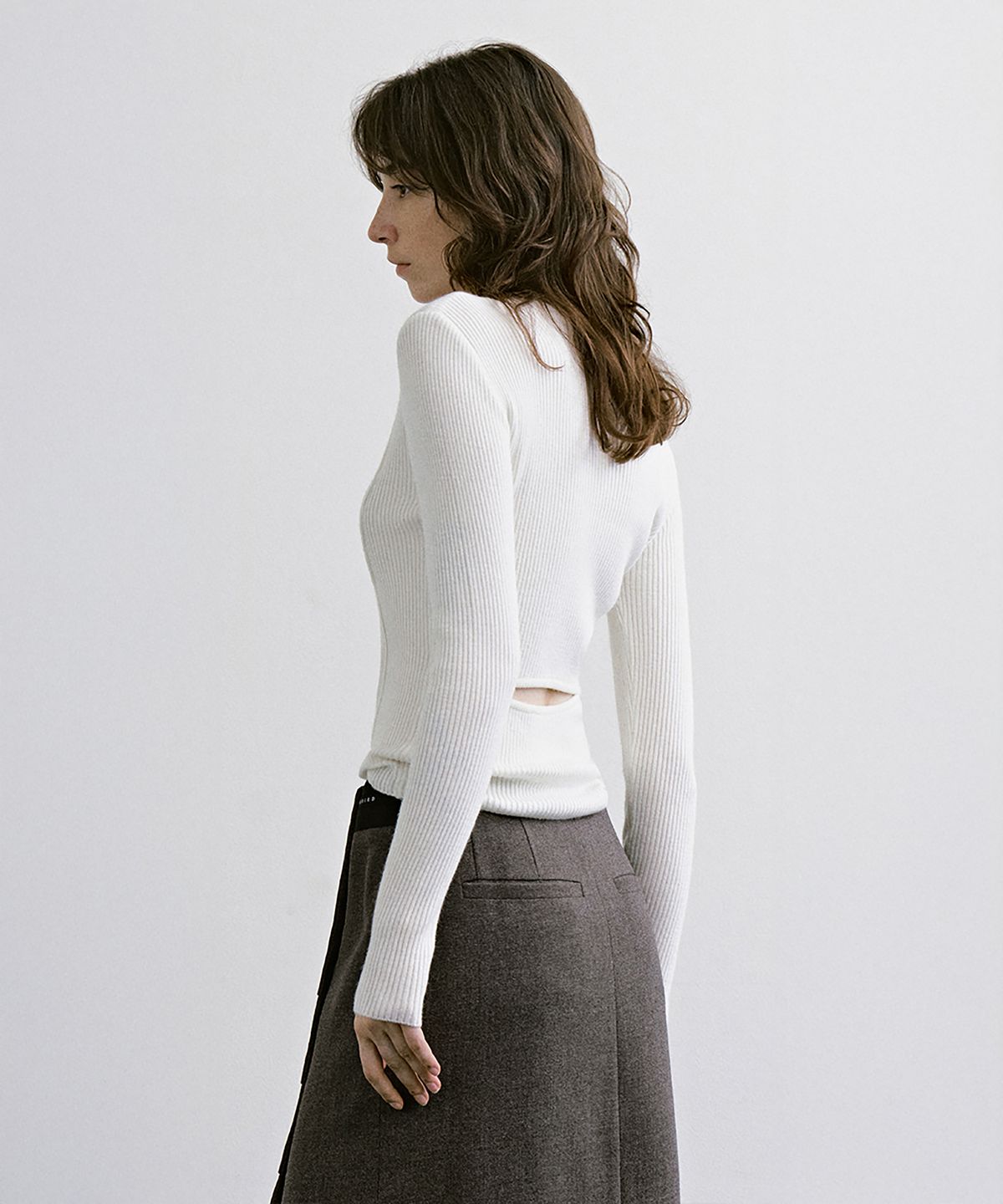트리밍버드(TREEMINGBIRD) Back Slit Knit Pullover [ Ivory ]
