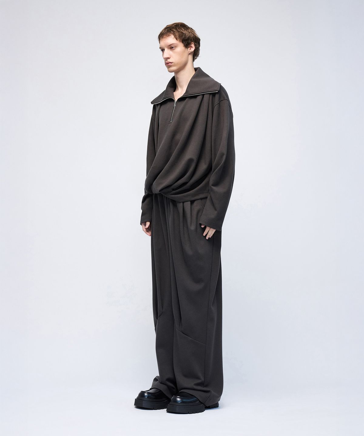 몰프(MORPH) Organism Wool Draped High Neck Sweater