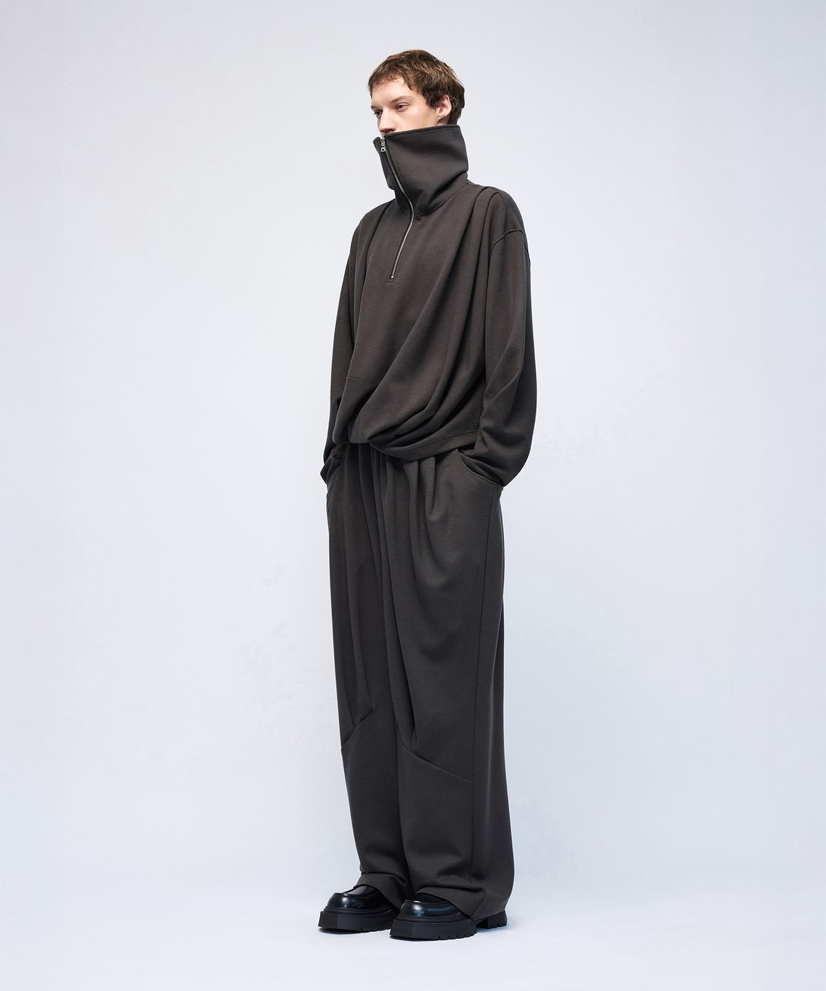 몰프(MORPH) Organism Wool Draped High Neck Sweater