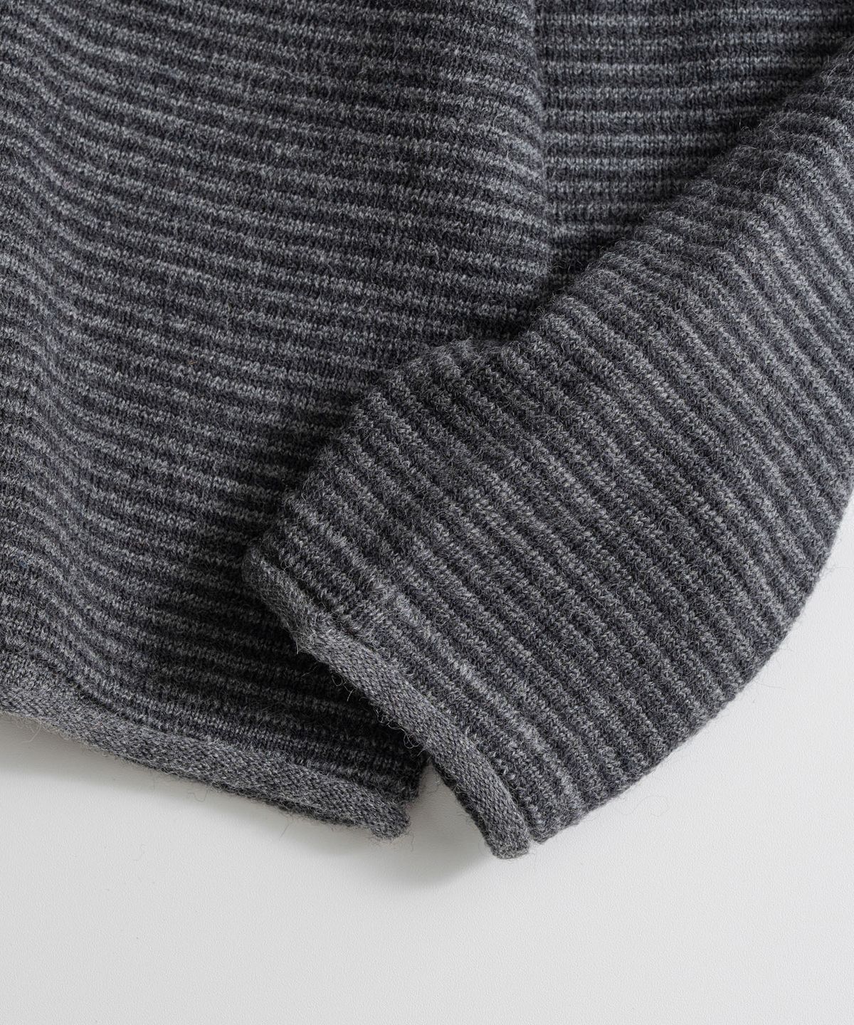 비헤비어(BEHEAVYER) DRY WOOL ROLL NECK L/S KNIT grey/charcoal