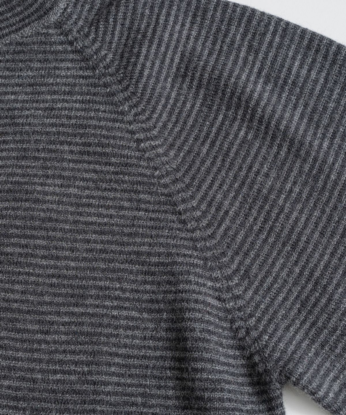 비헤비어(BEHEAVYER) DRY WOOL ROLL NECK L/S KNIT grey/charcoal