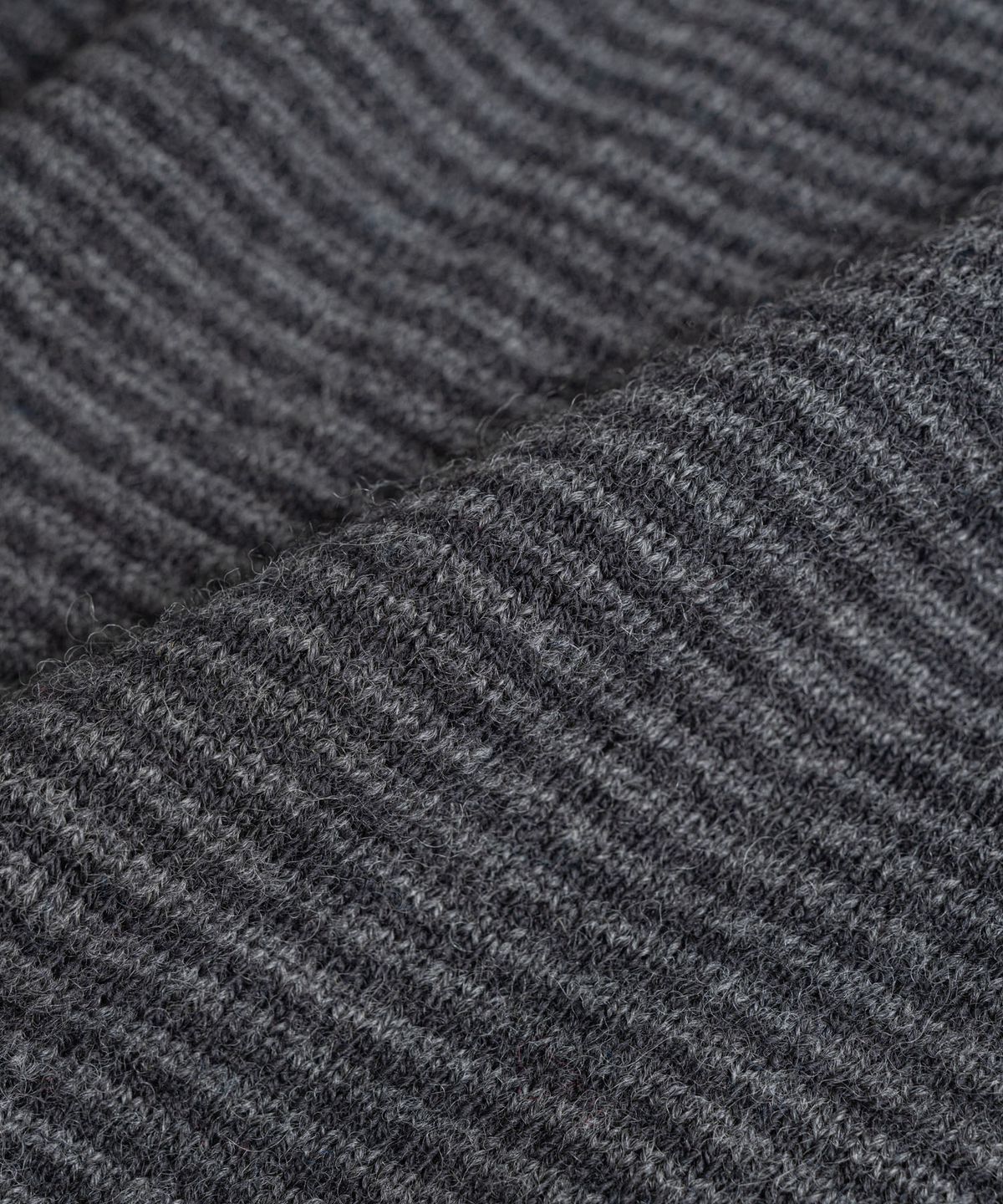 비헤비어(BEHEAVYER) DRY WOOL ROLL NECK L/S KNIT grey/charcoal