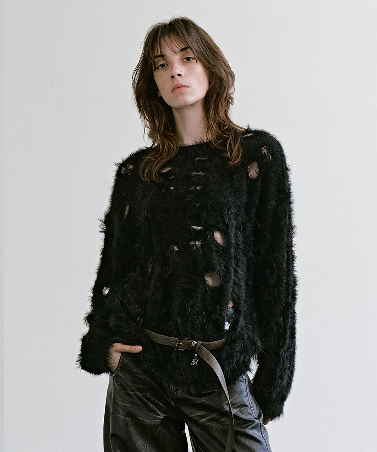 트리밍버드(TREEMINGBIRD) Shaggy distressed Hole Knit [ Black ]