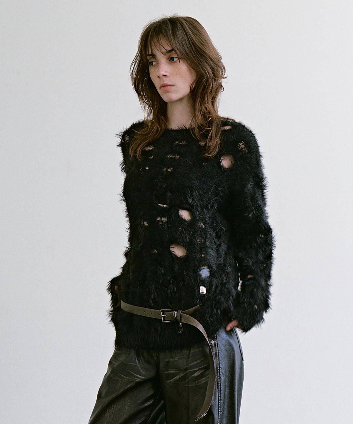 트리밍버드(TREEMINGBIRD) Shaggy distressed Hole Knit [ Black ]
