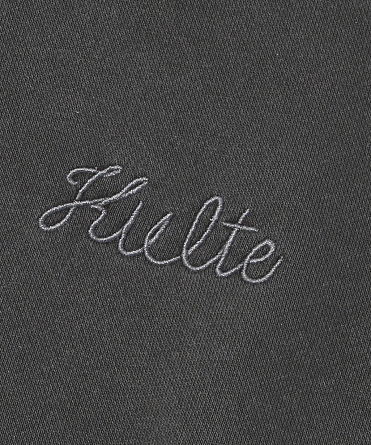 쿨트(KULTE) KULTE LOGO EMB PIGMENT CREWNECK_CHARCOAL