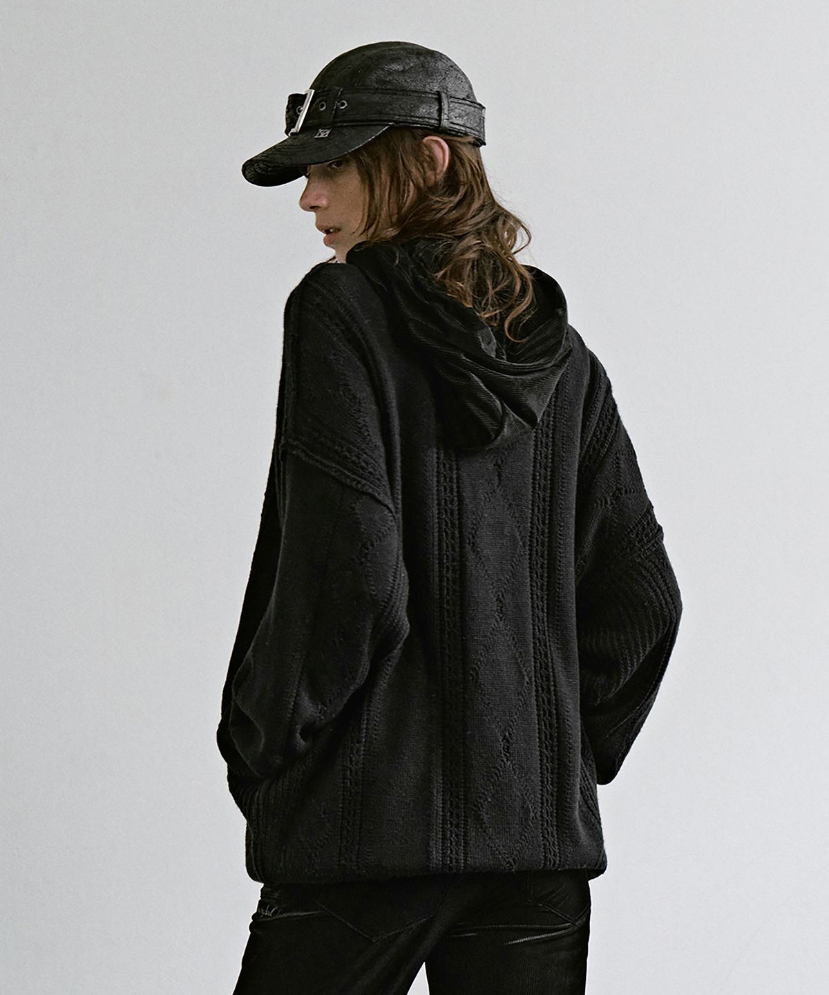 트리밍버드(TREEMINGBIRD) Fringe-Cut Cable Knit Cardigan [ Black ]