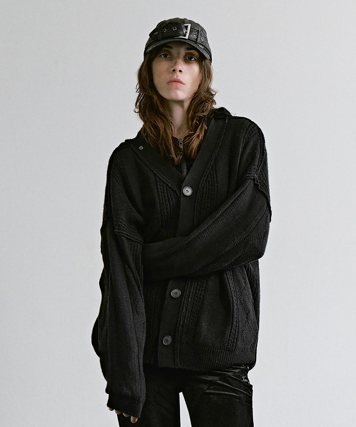 트리밍버드(TREEMINGBIRD) Fringe-Cut Cable Knit Cardigan [ Black ]