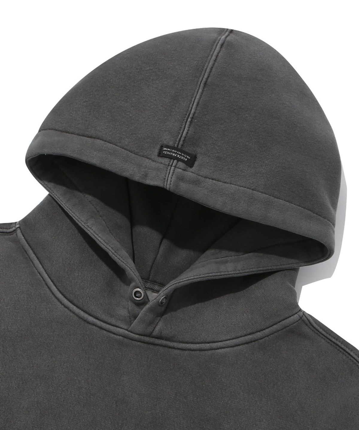 쿨트(KULTE) KULTE LOGO EMB PIGMENT HOODIE_CHARCOAL