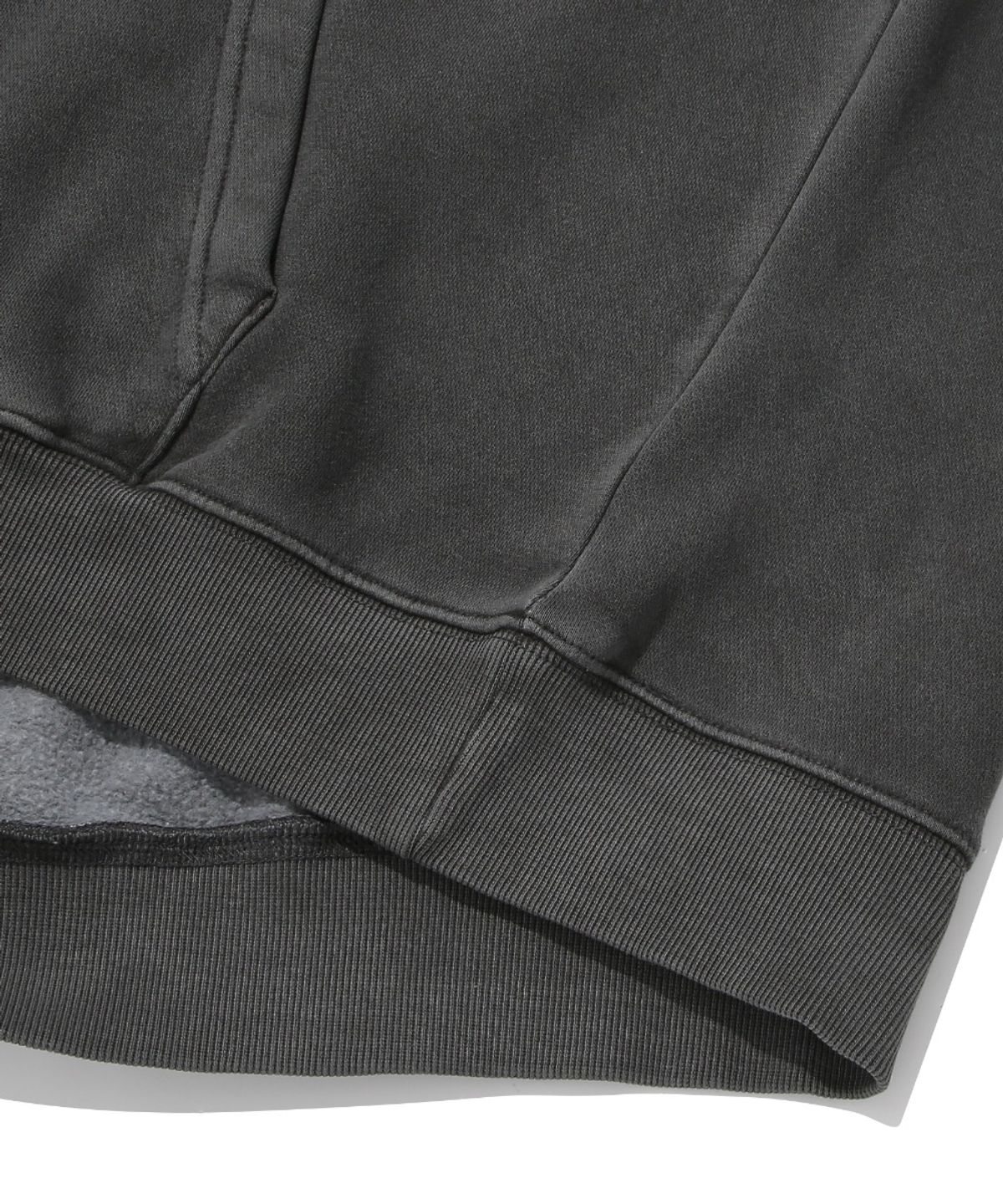 쿨트(KULTE) KULTE LOGO EMB PIGMENT HOODIE_CHARCOAL