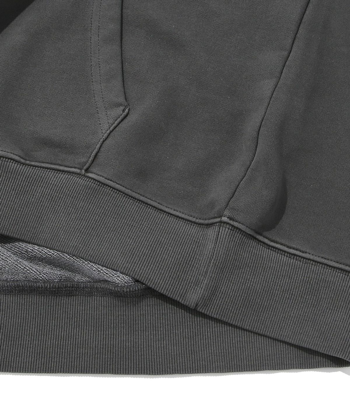 쿨트(KULTE) PIGMENT ART GRAPHIC TERRY HOODIE_CHARCOAL