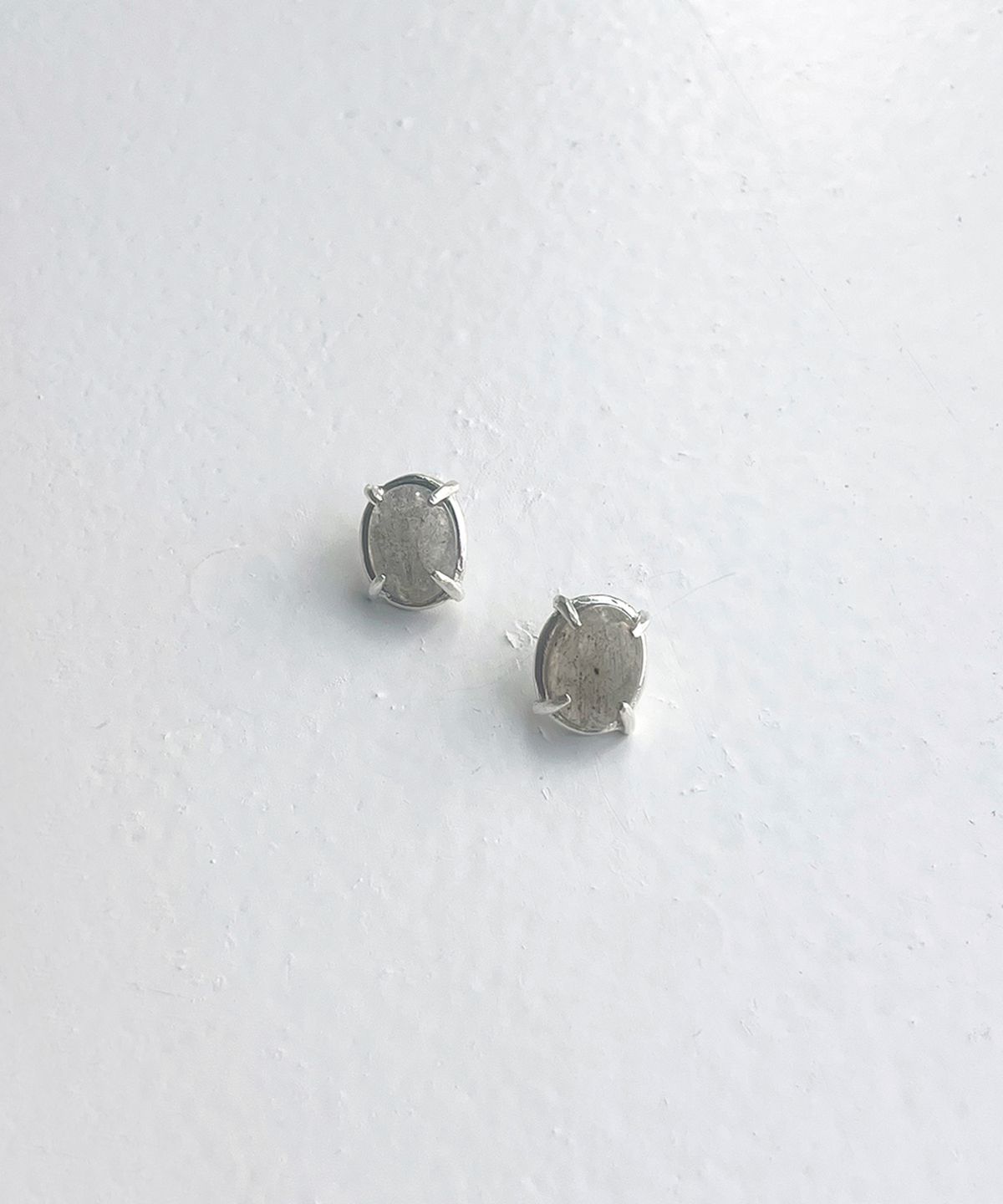 너울(NEOUL) Grandma Earring - Gray Moonstone