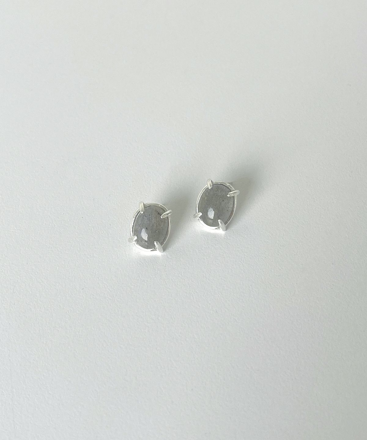 너울(NEOUL) Grandma Earring - Gray Moonstone