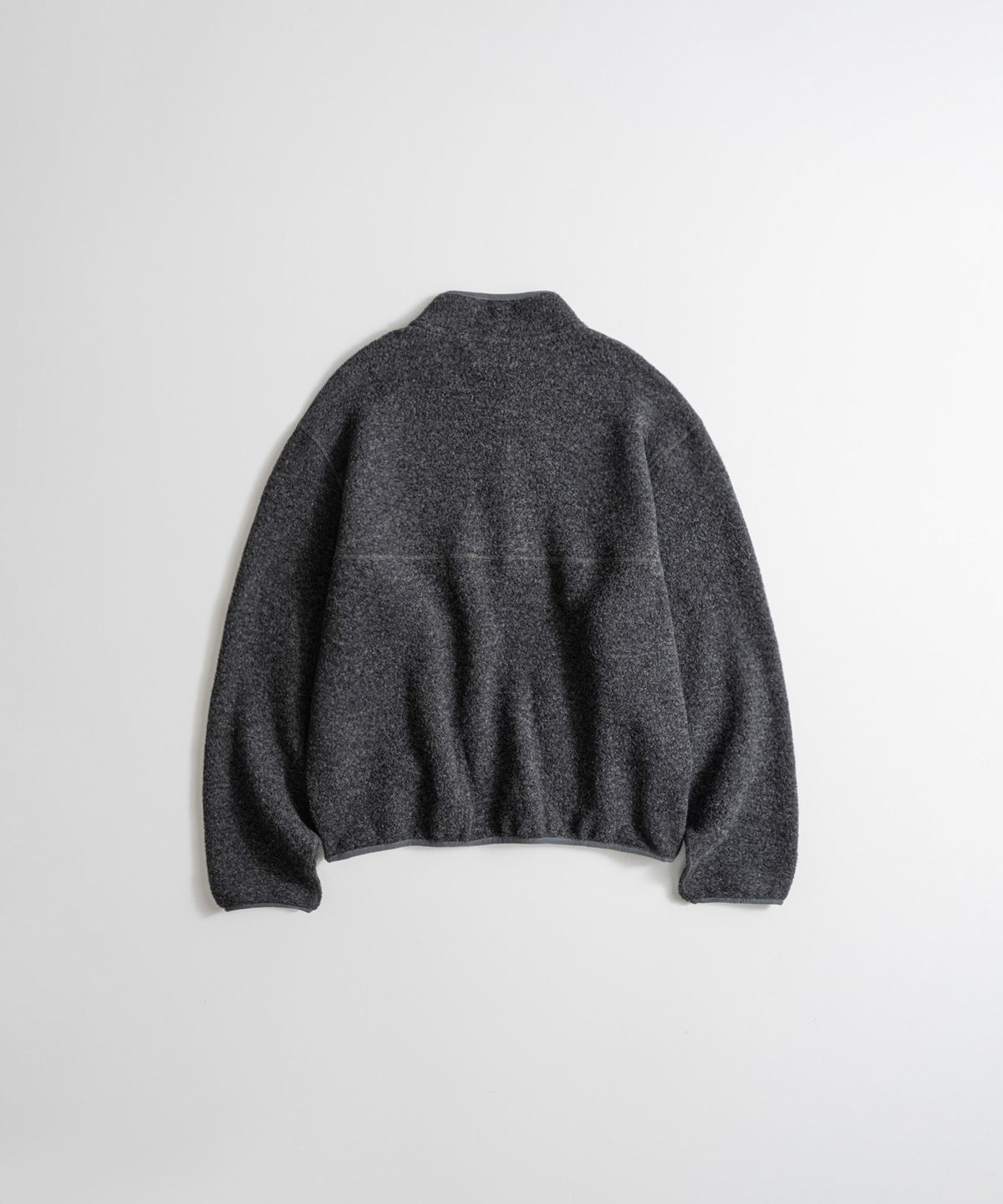 비헤비어(BEHEAVYER) WOOL PILE SNAP PULLOVER charcoal