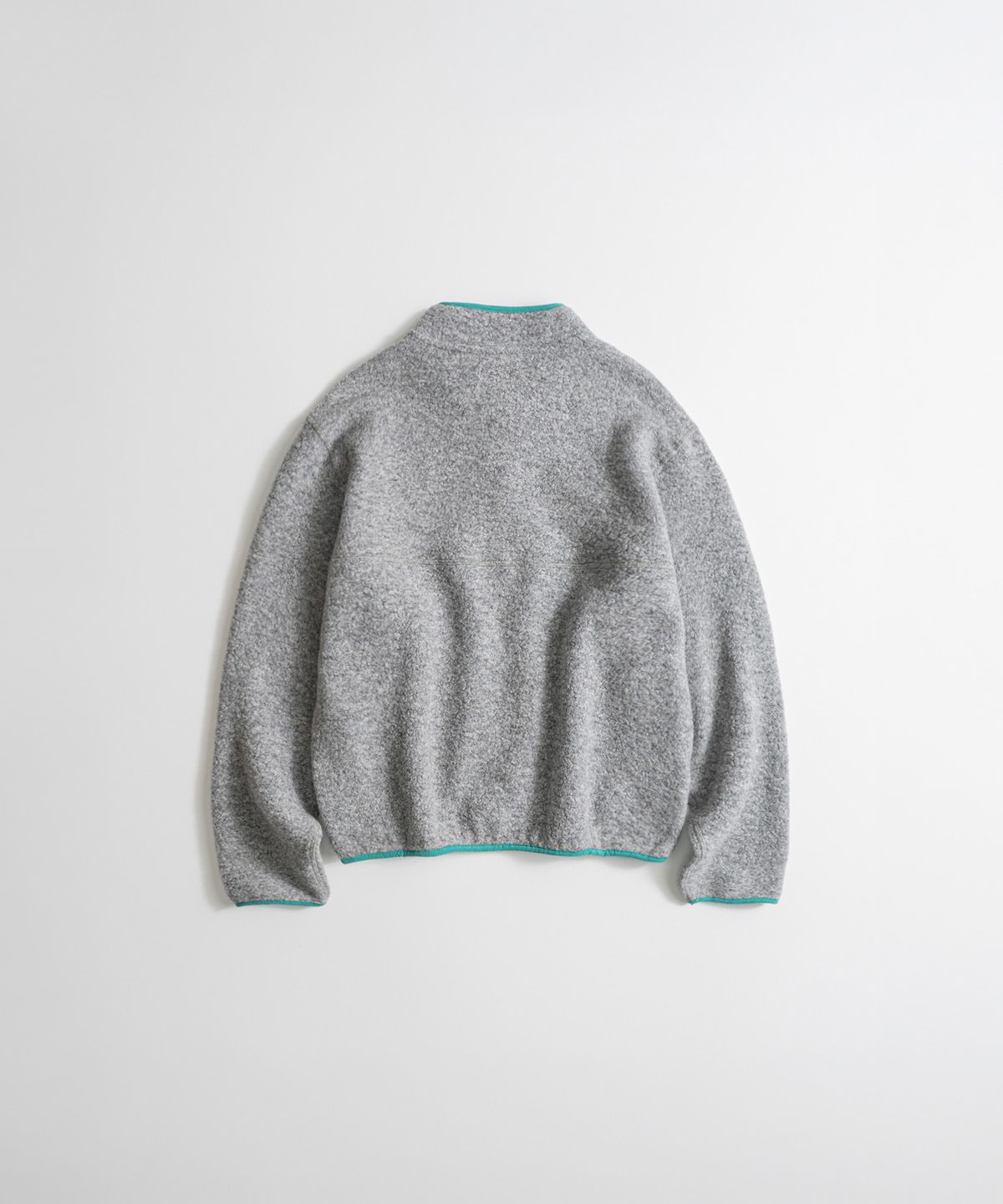 비헤비어(BEHEAVYER) WOOL PILE SNAP PULLOVER l.grey