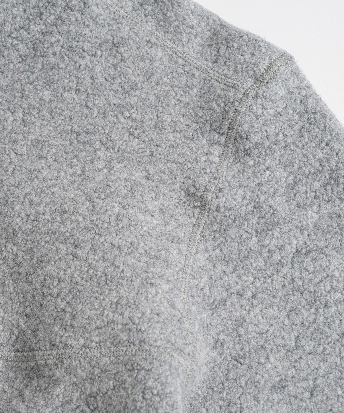 비헤비어(BEHEAVYER) WOOL PILE SNAP PULLOVER l.grey