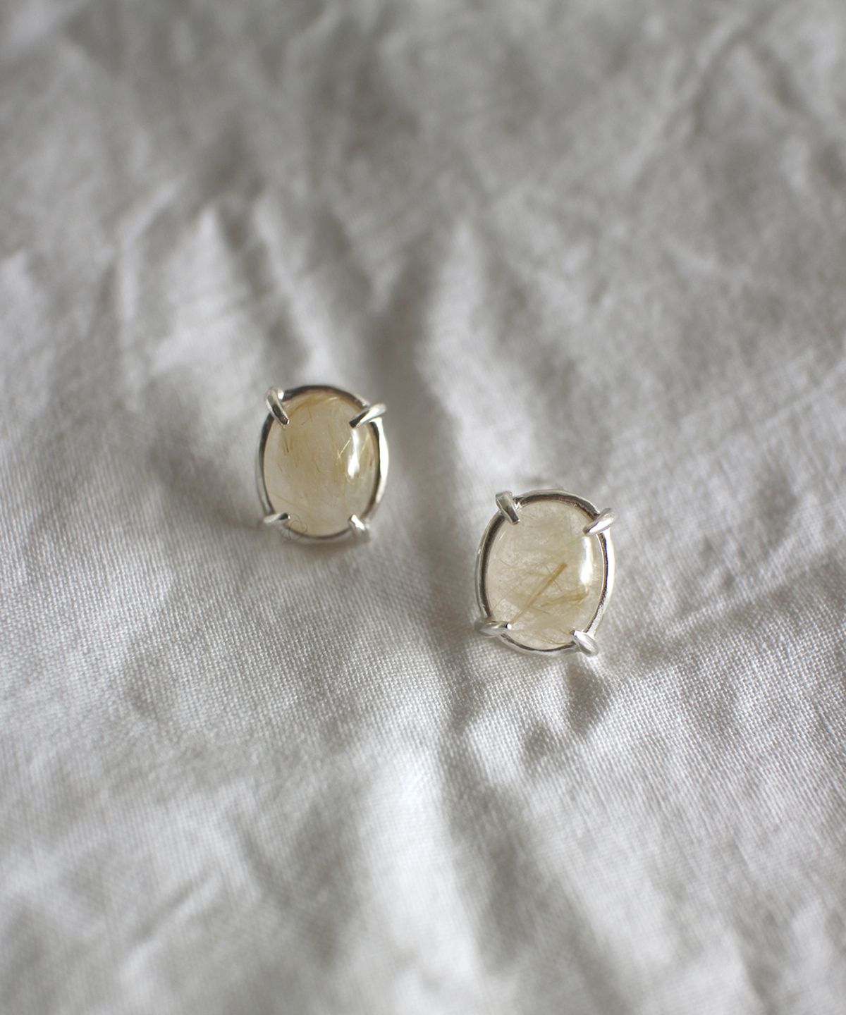 너울(NEOUL) Grandma Earring - Golden Rutile