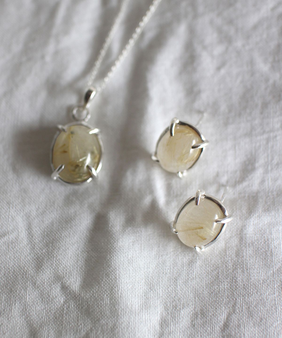 너울(NEOUL) Grandma Earring - Golden Rutile