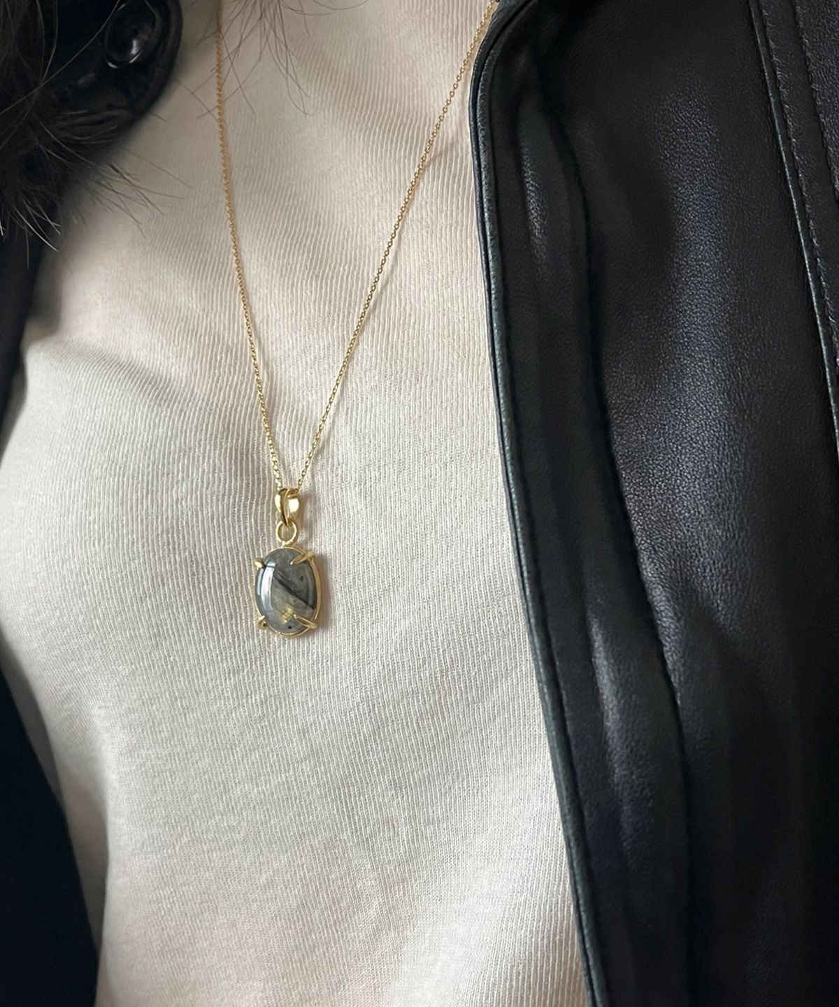 너울(NEOUL) Grandma Necklace - Gray Moonstone