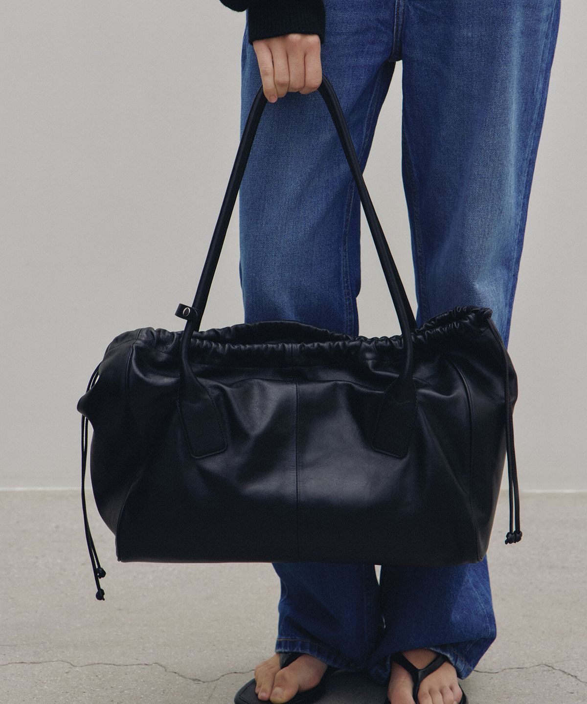 넛넛(NUTNUT) Arc shopper Bag - BLACK