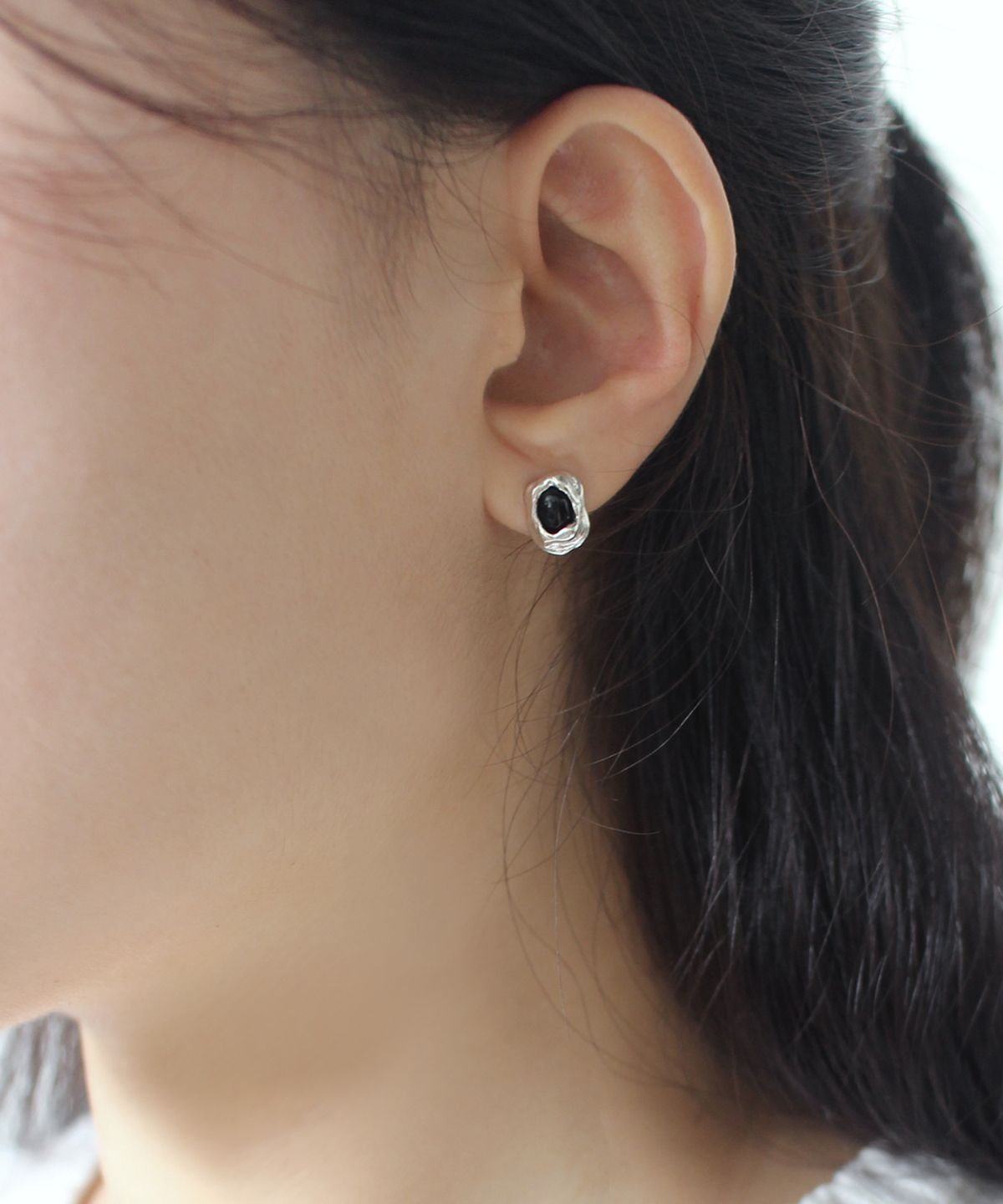 너울(NEOUL) Tide Onyx Stud