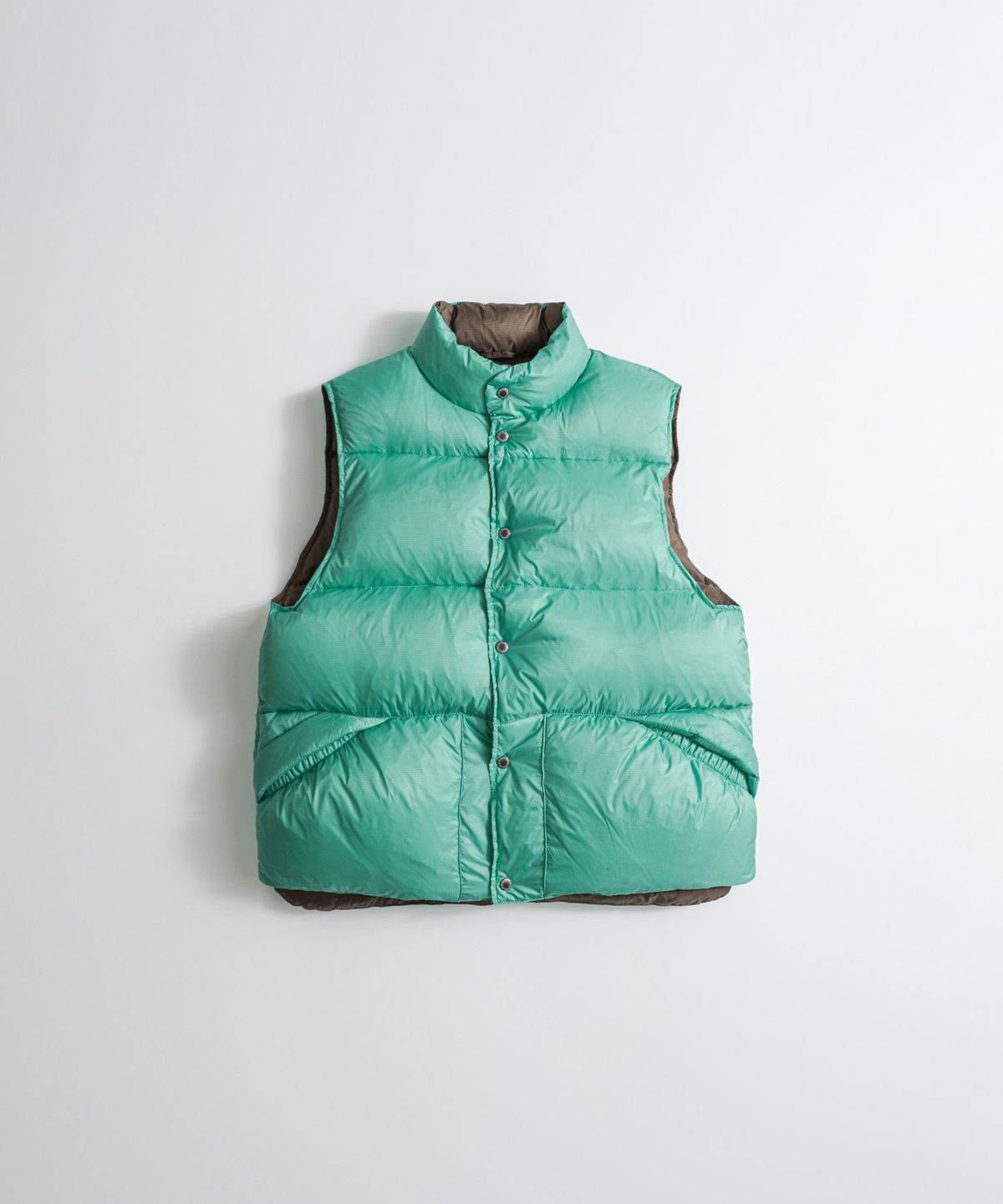 비헤비어(BEHEAVYER) REVERSIBLE DUCK DOWN VEST mint/brown