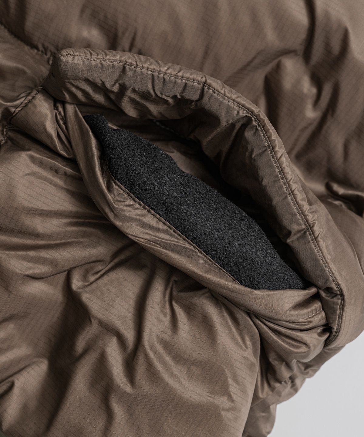 비헤비어(BEHEAVYER) REVERSIBLE DUCK DOWN VEST mint/brown