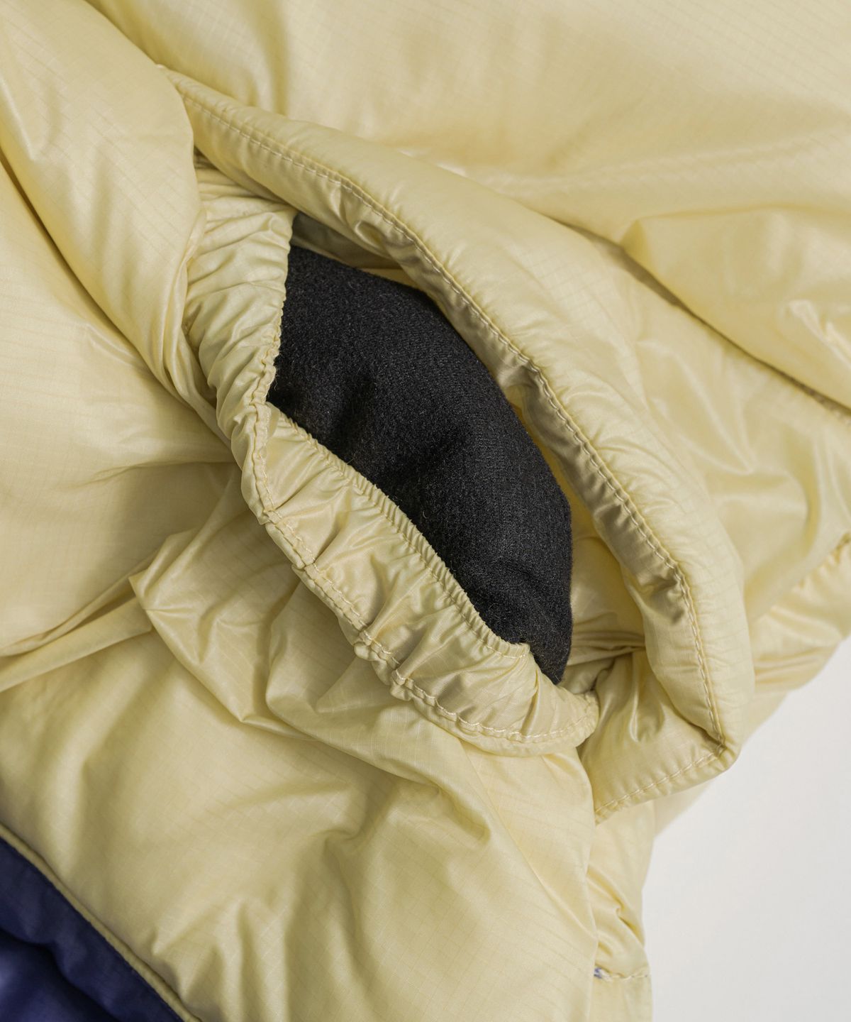비헤비어(BEHEAVYER) REVERSIBLE DUCK DOWN VEST lemon/l.purple