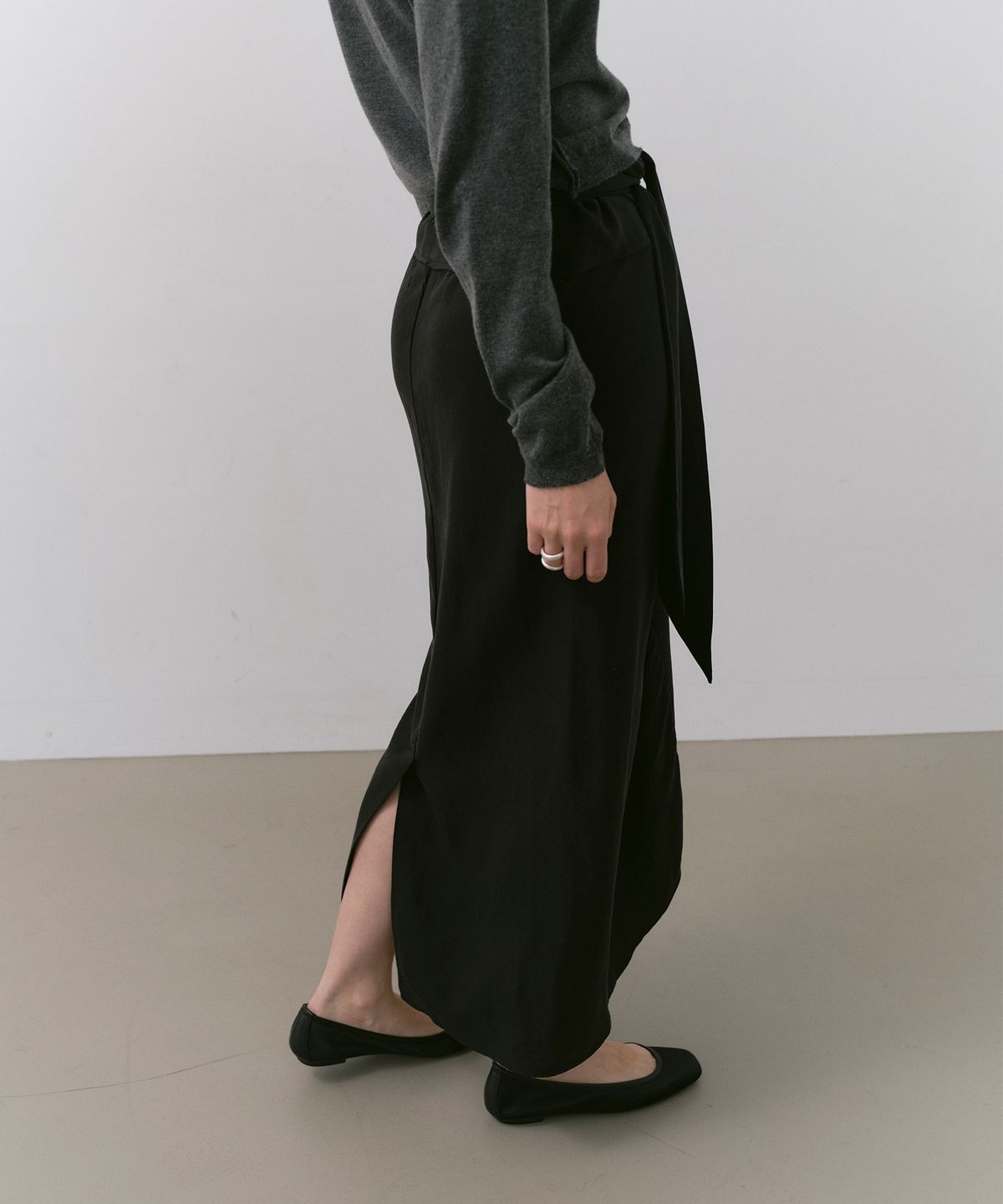 카셀(CACELE) SCULPT WRAP SKIRT, BLACK