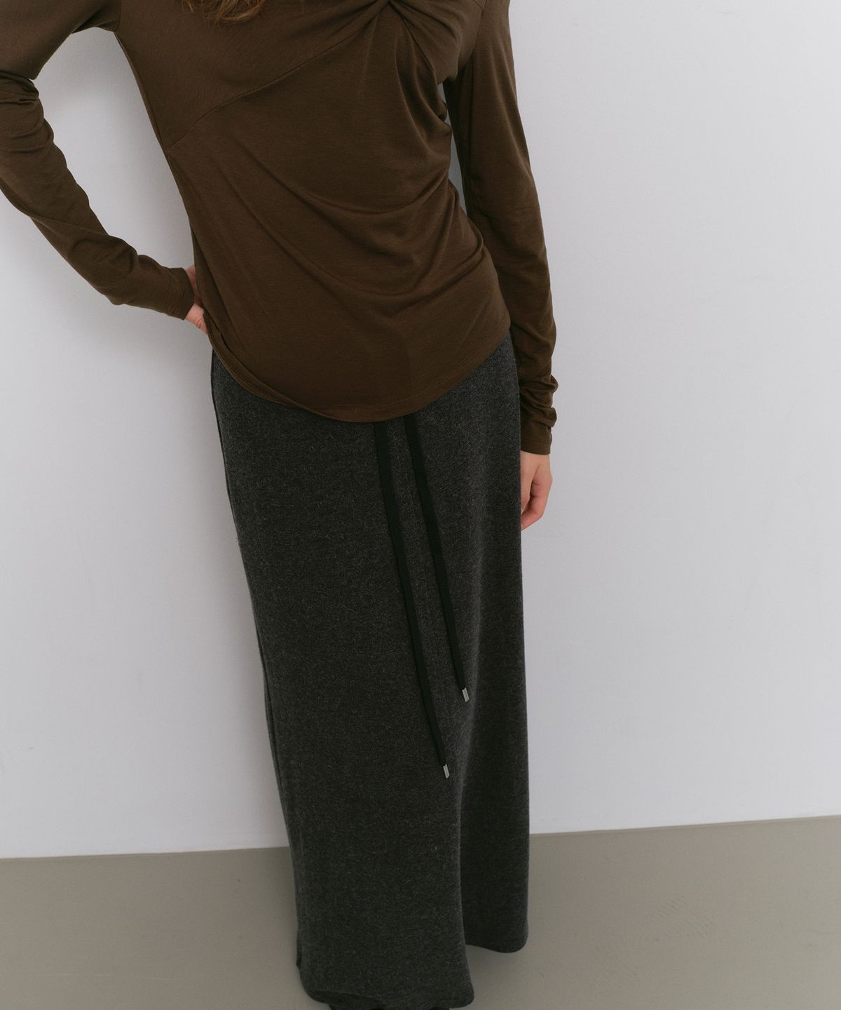 카셀(CACELE) [가을버전] EASY RELAXED LONG SKIRT, CHARCOAL