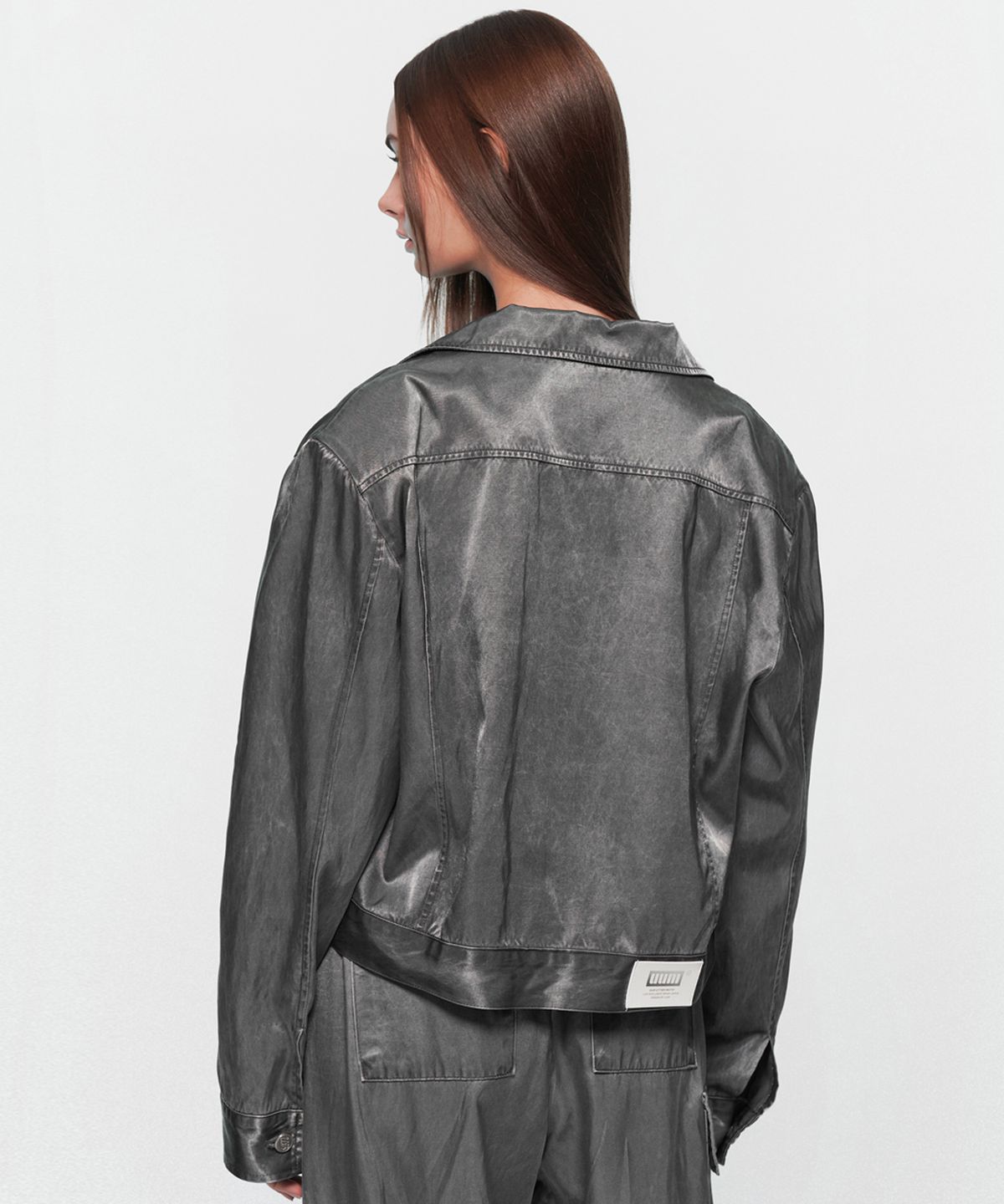 유움(UUM) GLOSS BIO CROP JACKET GRAY