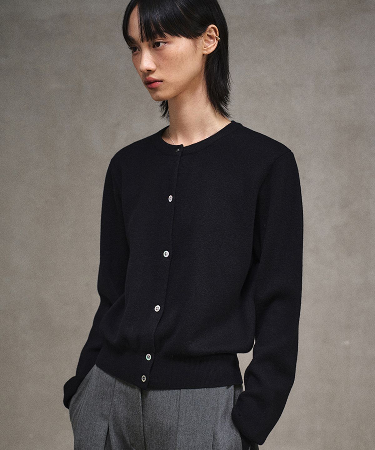 엘무드 우먼(LMOOD WOMEN) ICONIC LD Wool Cotton Round Cardigan Black