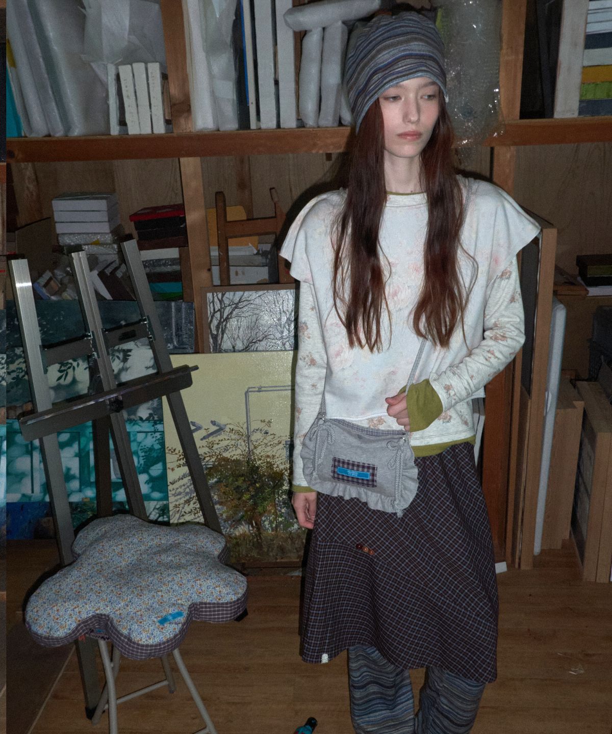 메종크렘(MAISON CREME) Watercolor floral sweatshirt_Light beige