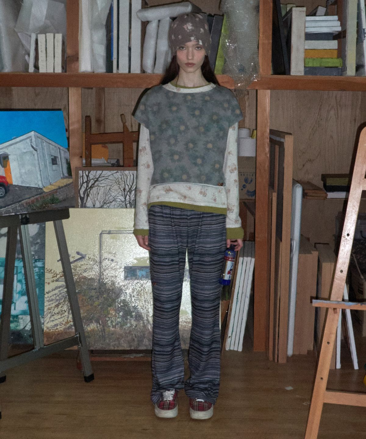 메종크렘(MAISON CREME) Watercolor floral sweatshirt_Khaki