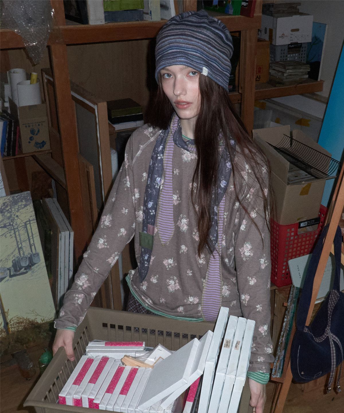 메종크렘(MAISON CREME) long petty scarf_Floral navy