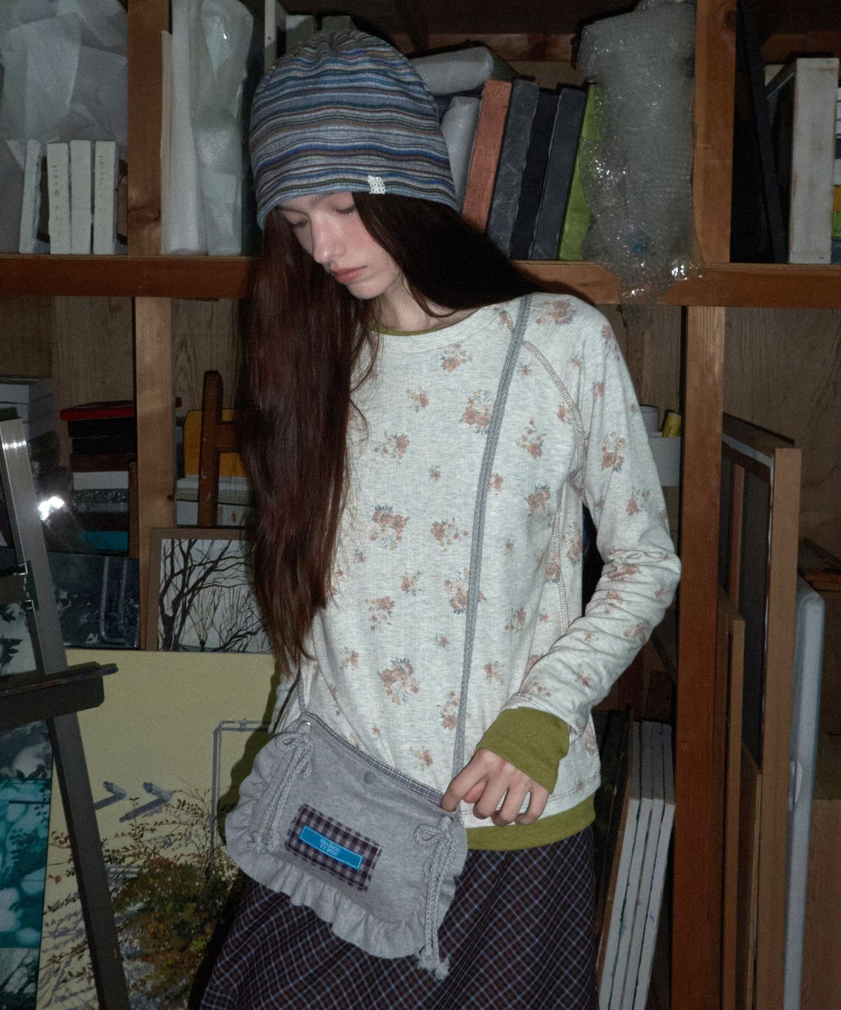 메종크렘(MAISON CREME) Soft floral raglan t-shirt_Light beige